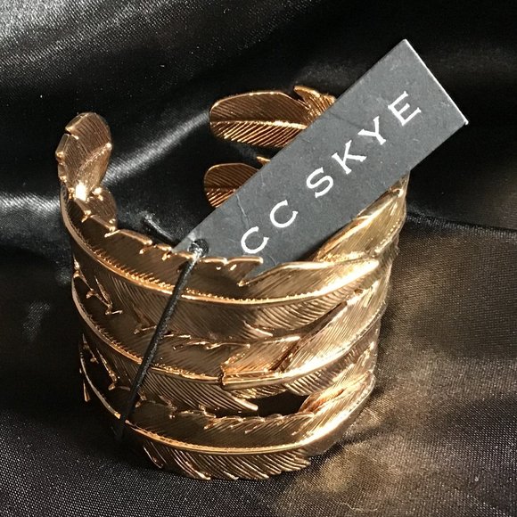 CC Skye Gold Feather Cuff Bracelet Brand New with Tags - Picture 1 of 2